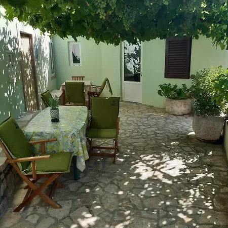 Apartment Mirjana Nerezine
